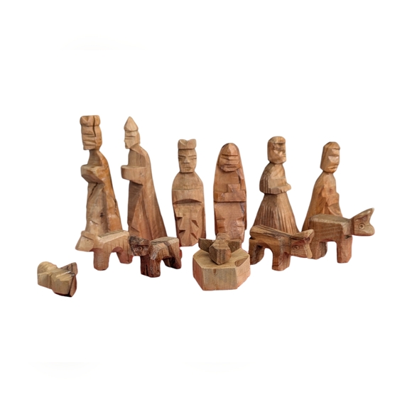 Vintage Hand Carved Olive Wood Nativity Set from the Holy Land Bethlehem 1900-50 - Picture 2 of 16
